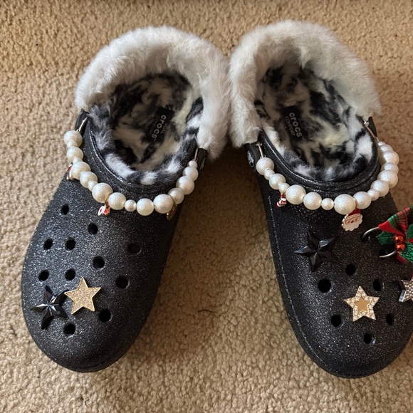 Crocs black glitter Christmas charms with fur - Picture 1 of 4